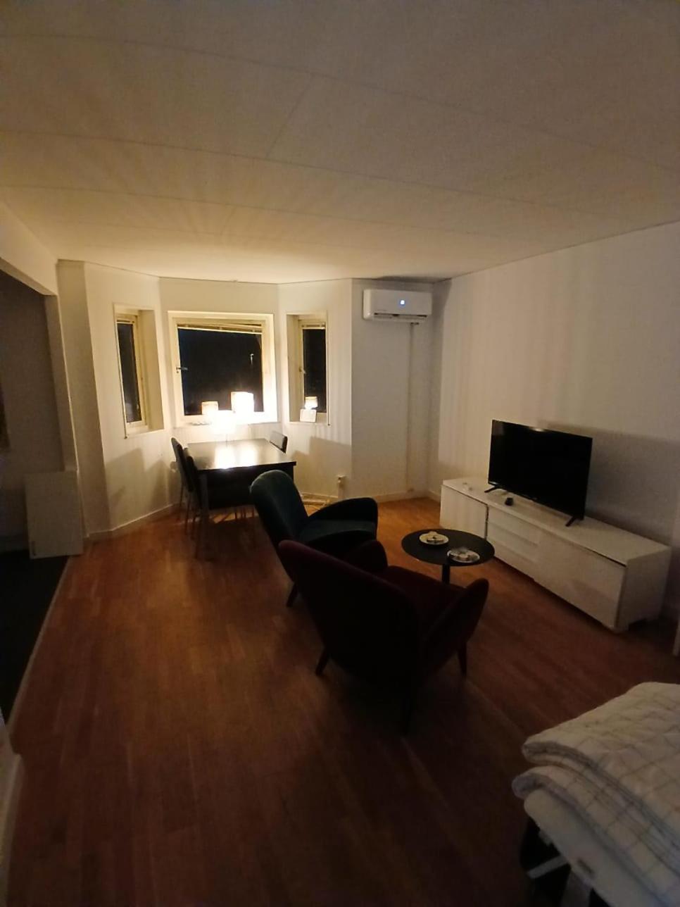 3 Laegenheter Med Totalt 5 Sovrum Och 8 Baeddar Ruda Exterior foto