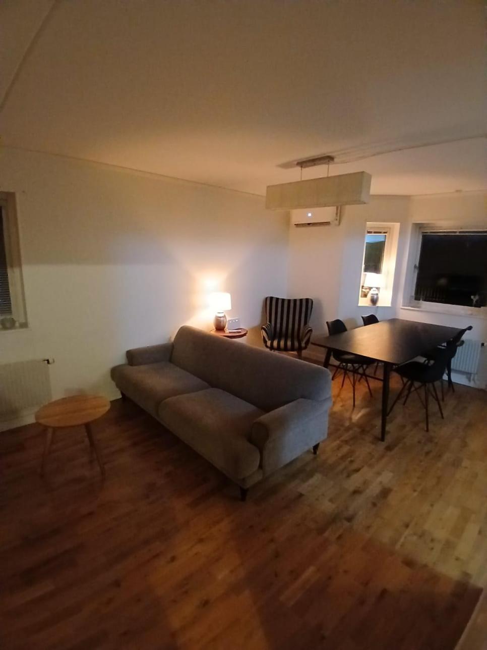 3 Laegenheter Med Totalt 5 Sovrum Och 8 Baeddar Ruda Exterior foto